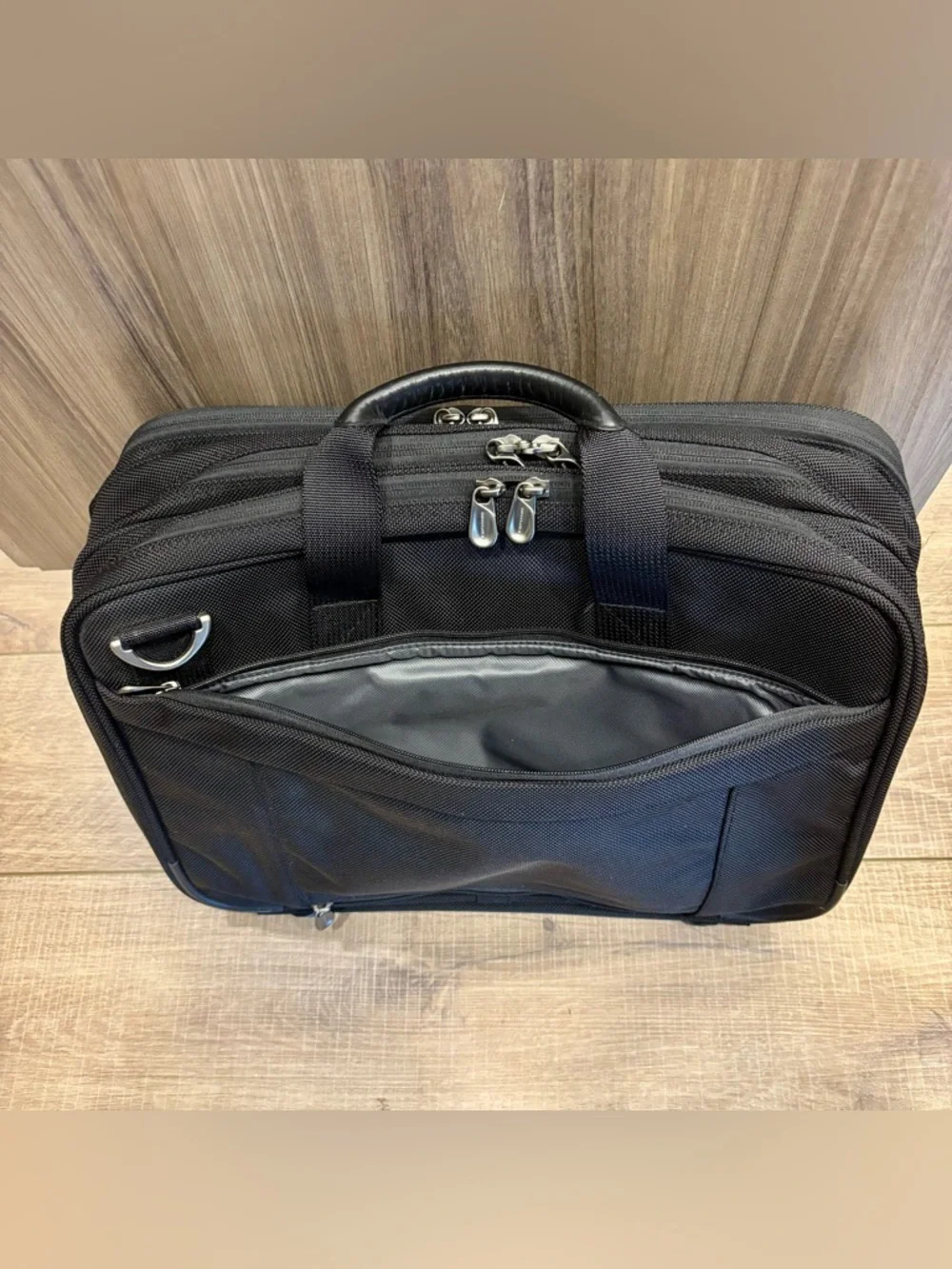 Briggs & Riley Large Travel Brief - Picture 13 of 13